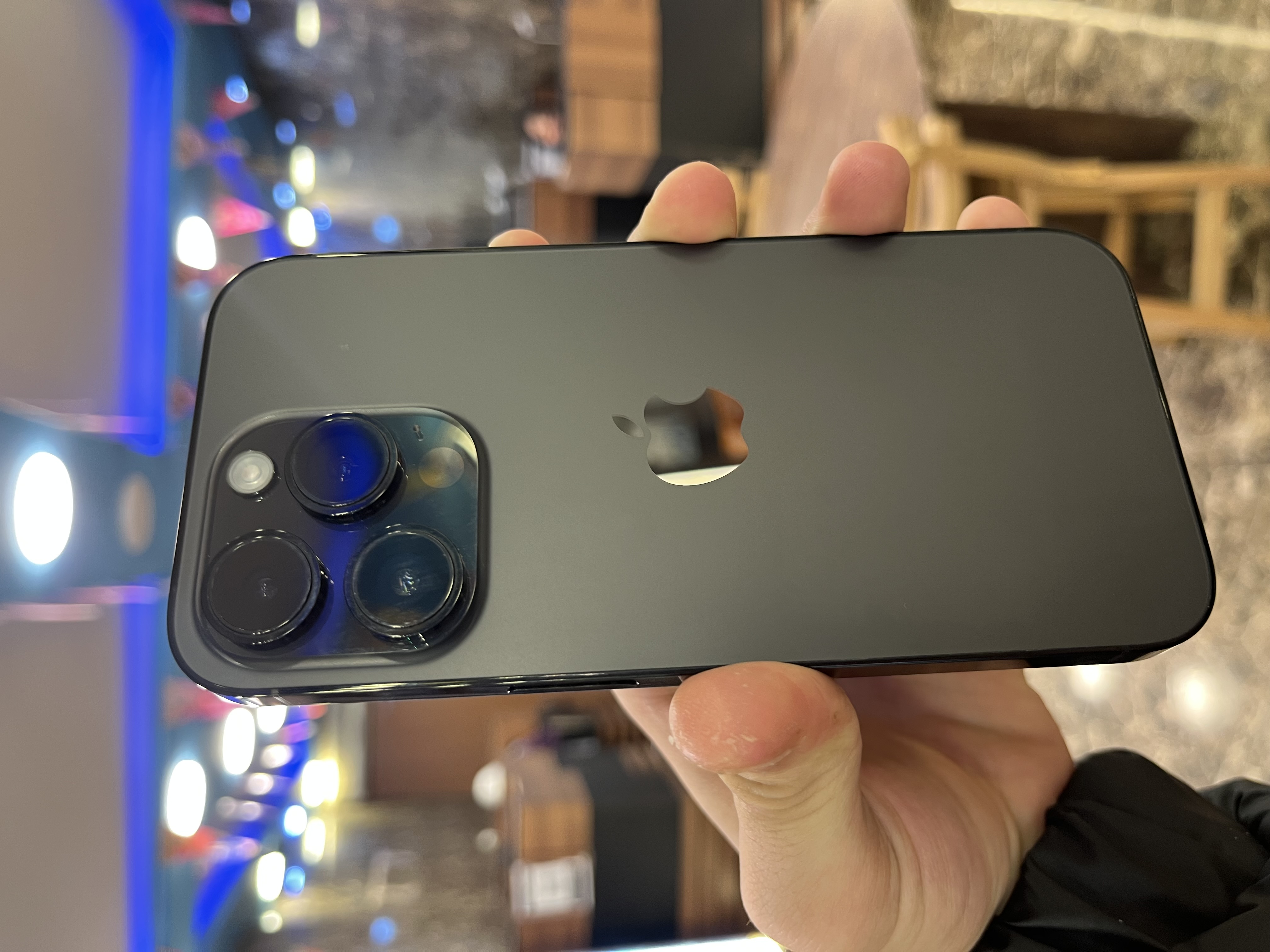 iPhone 14 Pro ليس وتربروف